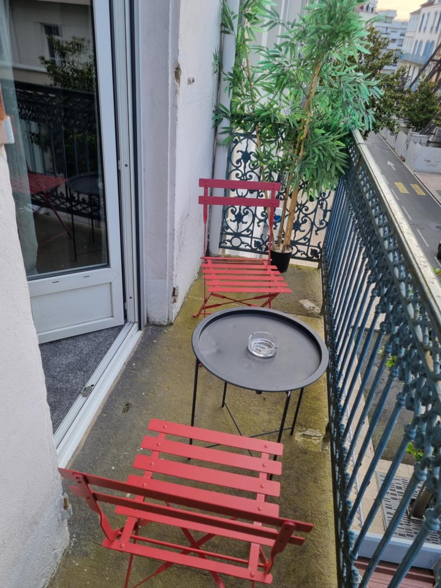 Hotel & Restaurant Le Patio Виши Екстериор снимка