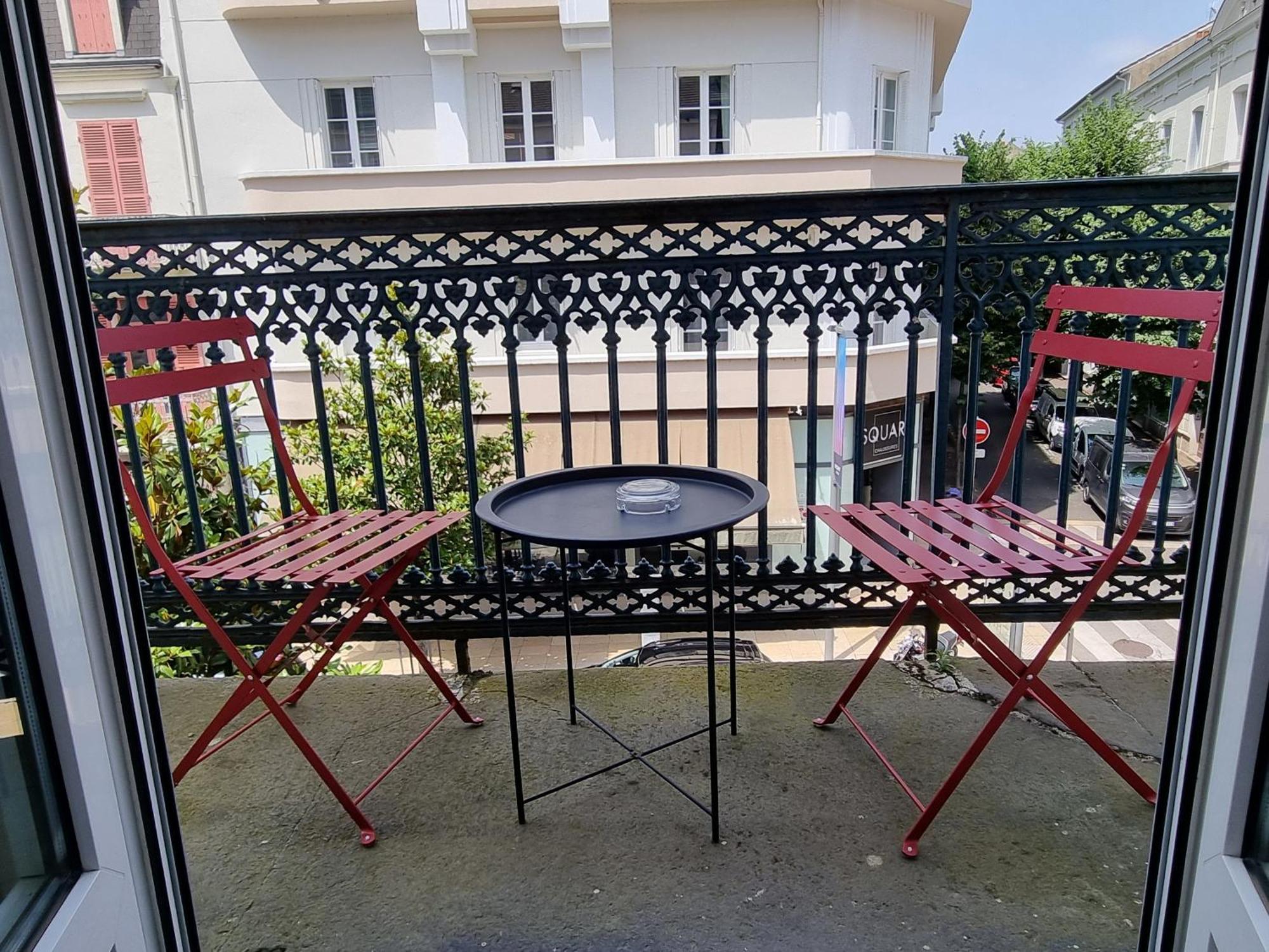 Hotel & Restaurant Le Patio Виши Екстериор снимка