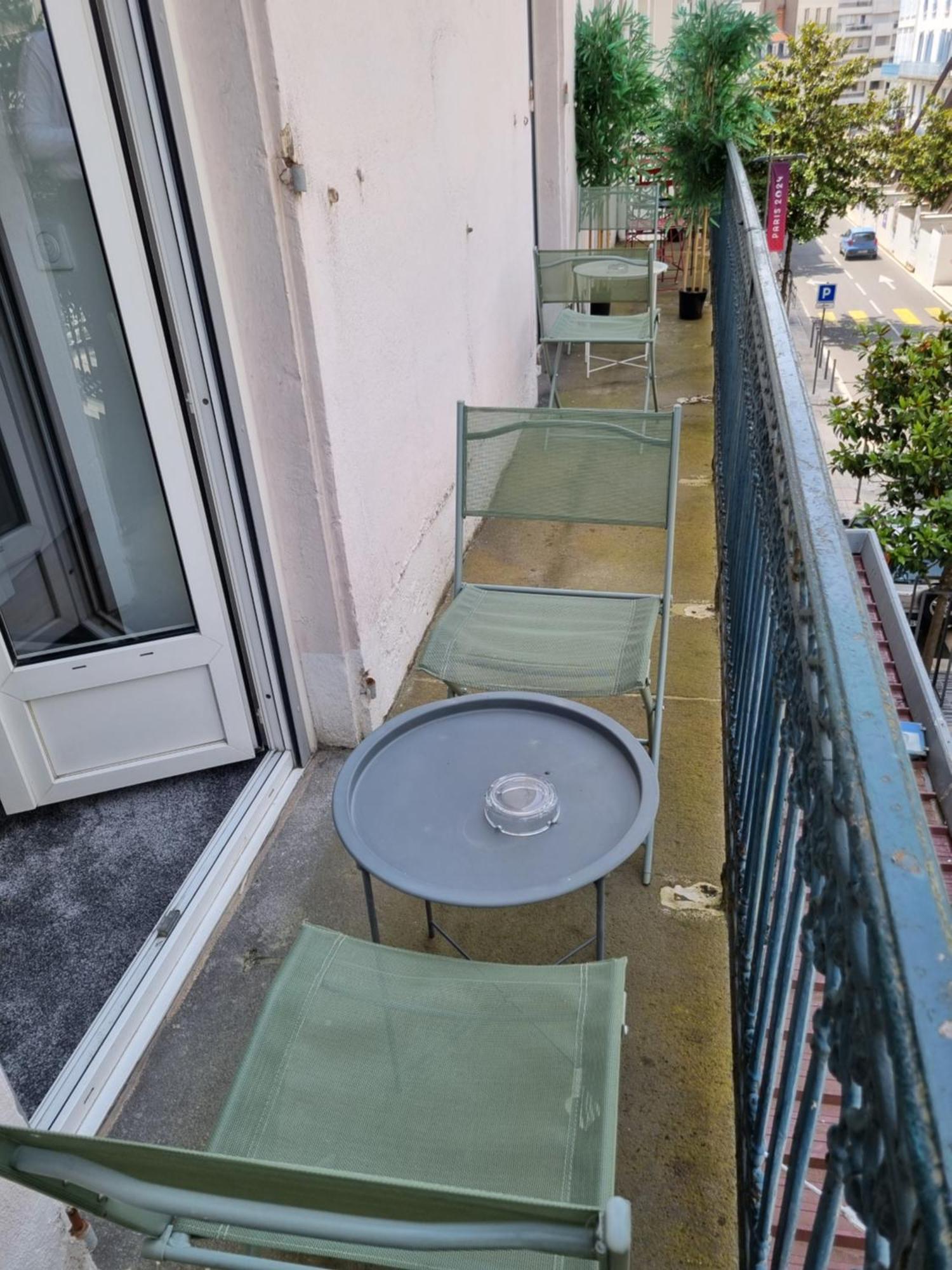Hotel & Restaurant Le Patio Виши Екстериор снимка