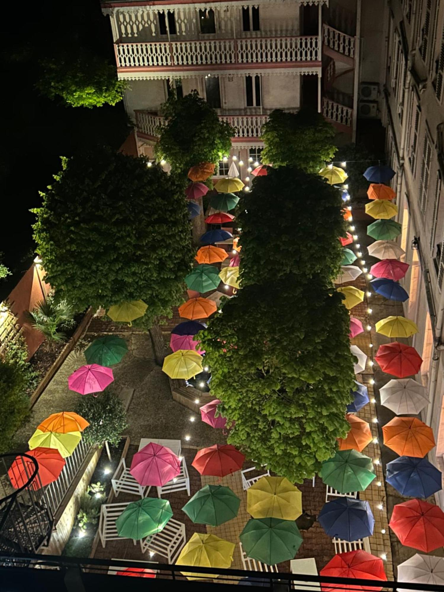 Hotel & Restaurant Le Patio Виши Екстериор снимка