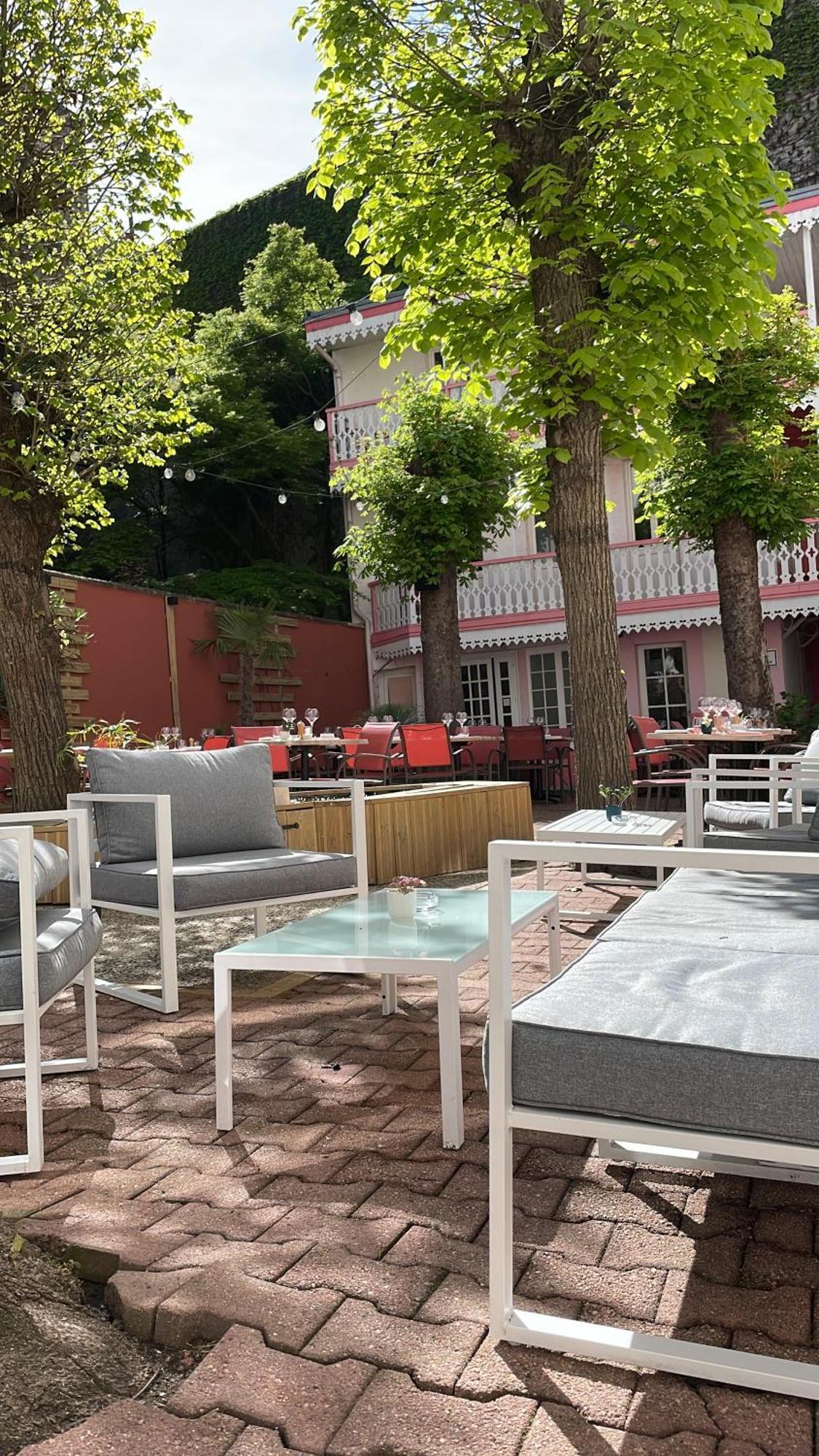 Hotel & Restaurant Le Patio Виши Екстериор снимка